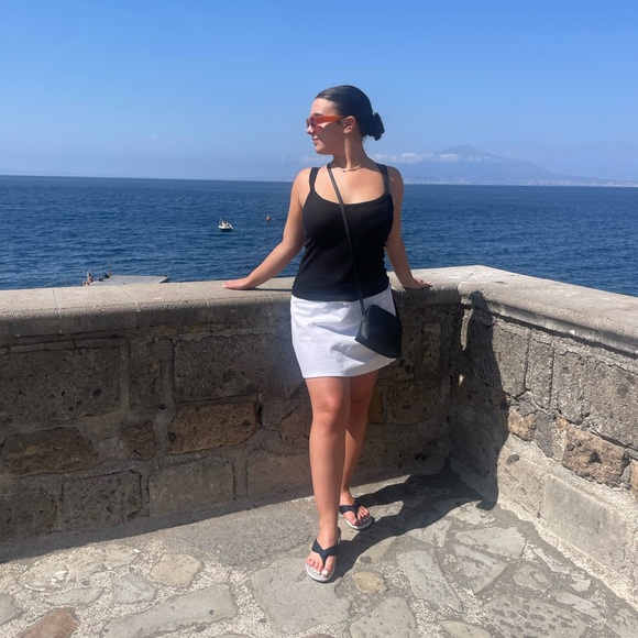 Meet your Posher, Tia - Picture 1 of 1